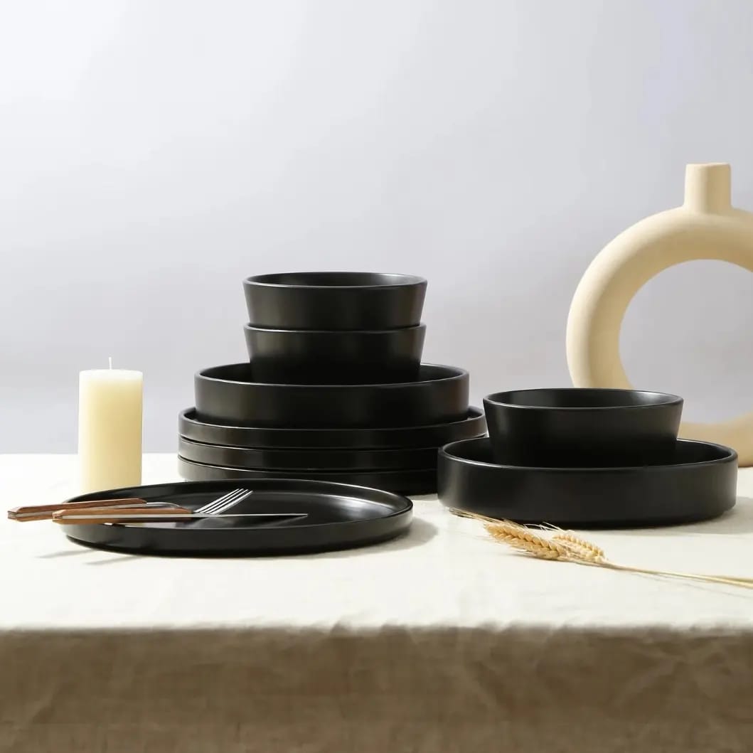 BLACK 16 PIECE DINNER SET